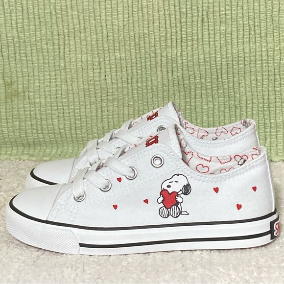 Peanuts Snoopy Kids White/Red Low Canvas Lace Up Sneaker Shoes NIB Sizes US 12 - Picture 3 of 12